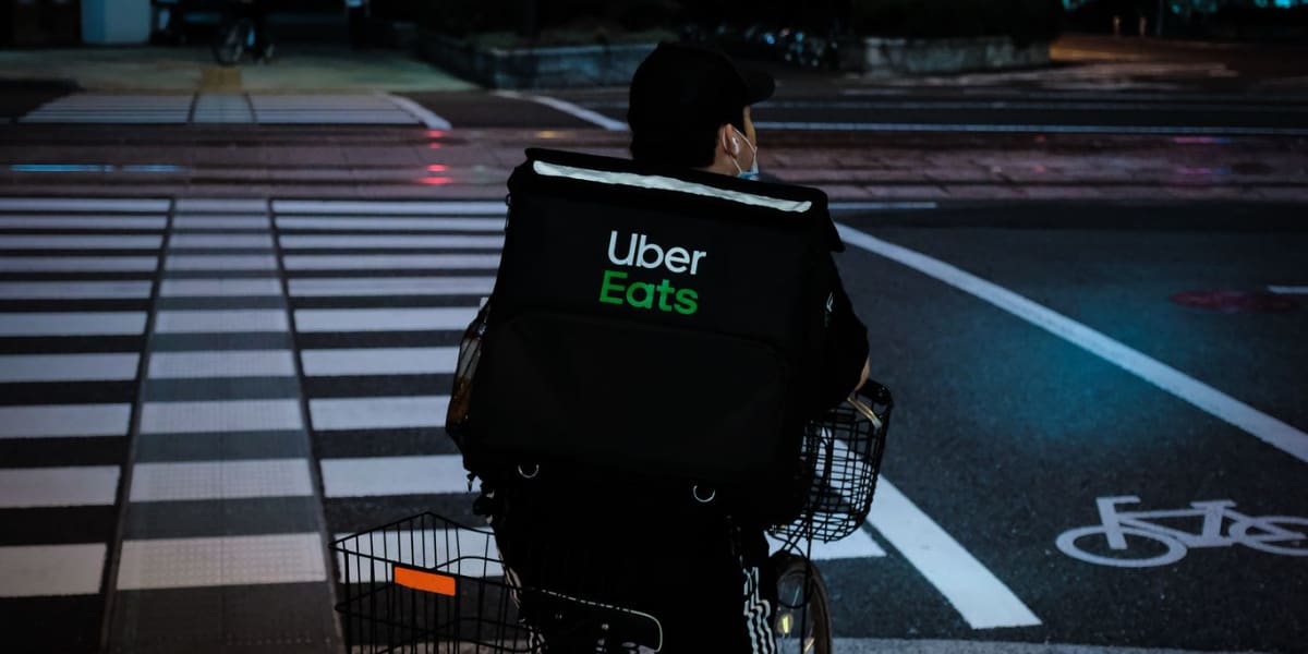 A COMPREHENSIVE GUIDE TO WORKING AS A UBER EATS DRIVER IN AUSTRALIA - Featured Image