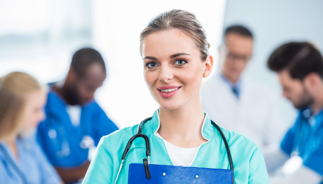How to become a registered nurse in Australia with a salary guide - featured